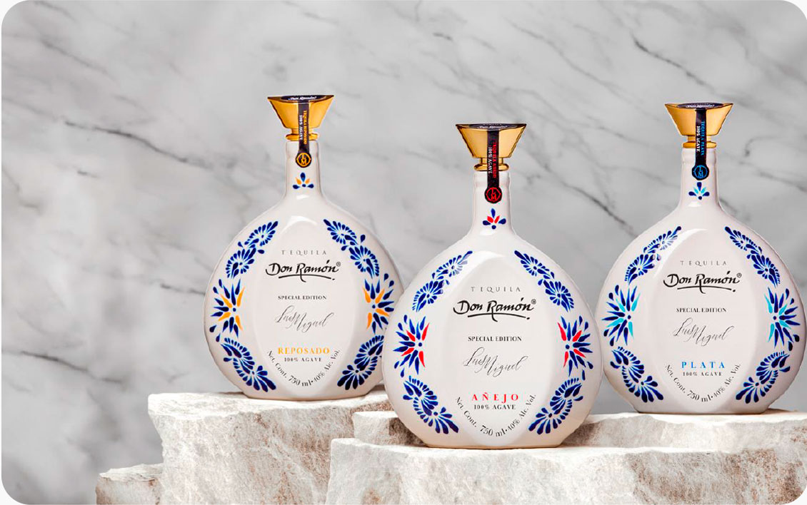 Imagen de fondo de casa Metl sobre una cava con varias barricas de tequila almacenadas.