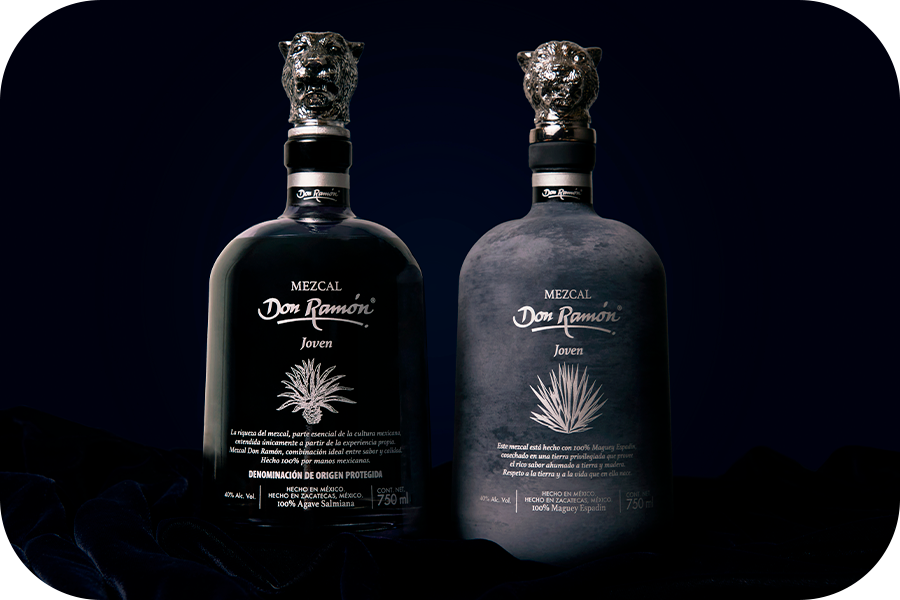 Imagen de fondo de casa Metl sobre varias barricas de tequila almacenadas dentro de una fábrica de tequila.